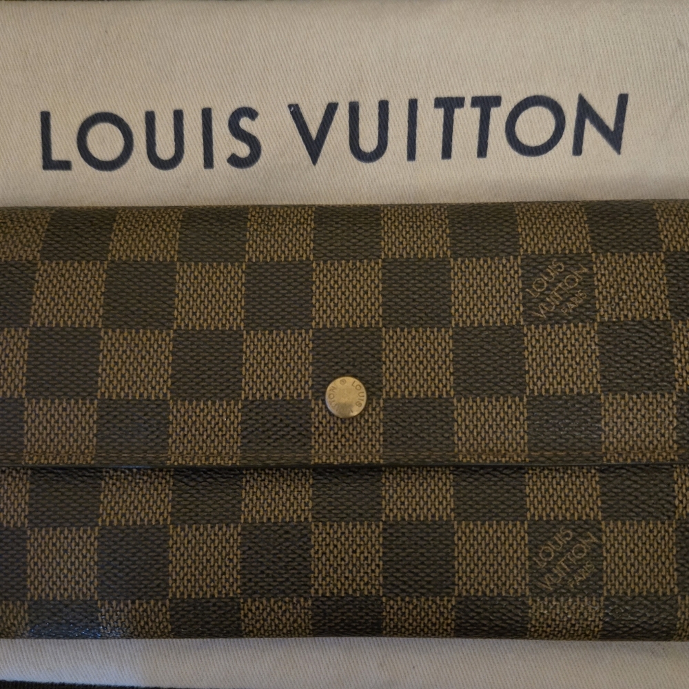 AUTHENTIC LOUIS VUITTON WALLET